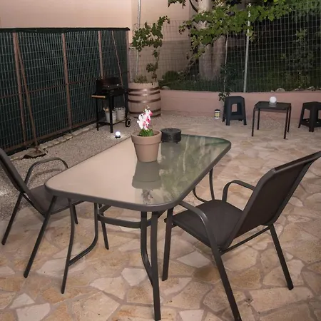 Lefkas Exánthia
