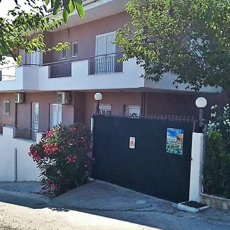 Lefkas Nyaraló *